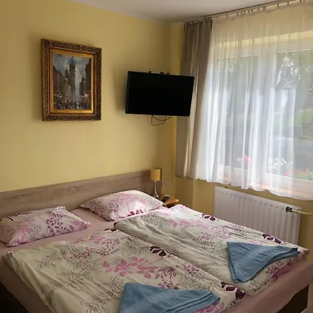 Emi Quarto em Acomodações Particulares *