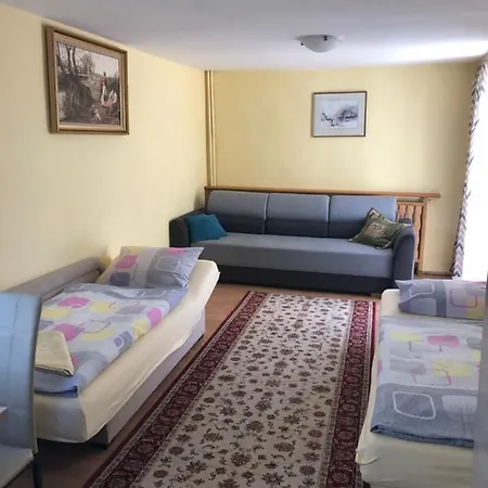 Quarto em Acomodações Particulares Emi *